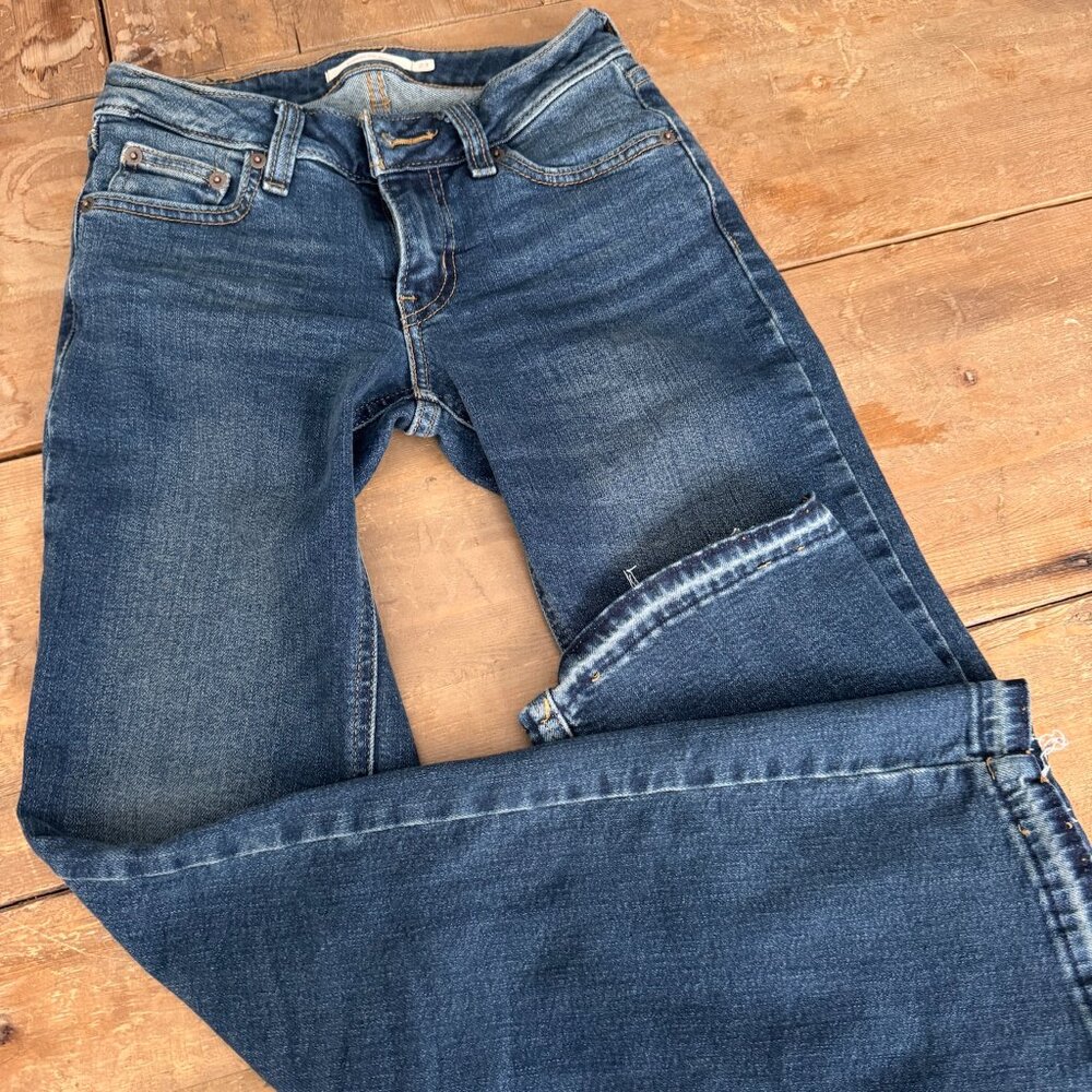 Super Low Bootcut Levi's Jeans - Size 23